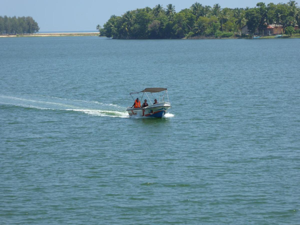 Riviera Resort Batticaloa Exterior photo